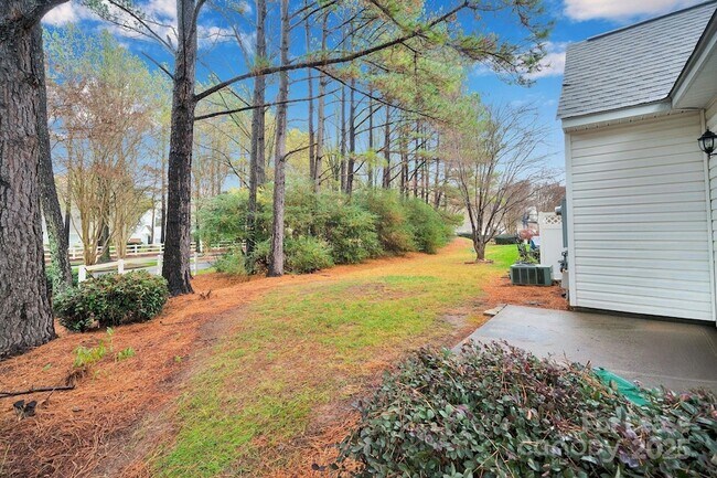 Building Photo - 8041 Christmas Ct