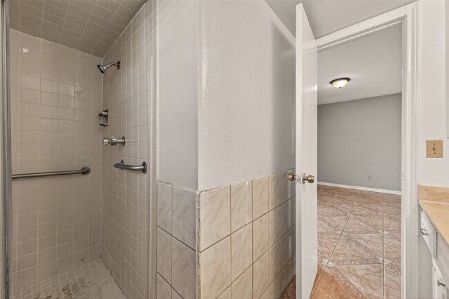 Building Photo - 10607 Bainbridge St