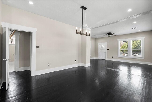 Building Photo - 213 Grace St