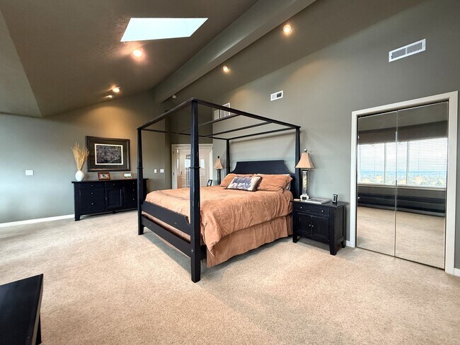 Building Photo - WINTER SPECIAL DISCOUNTED $500 PER MONTH F...