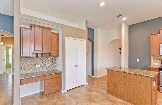 Building Photo - 1052 Hot Spring Valley