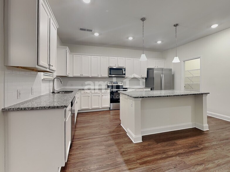 Building Photo - 13025 Wishsong Ct
