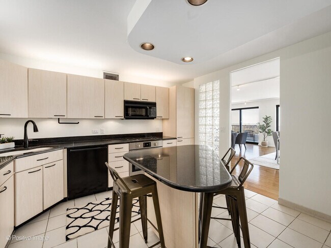 Building Photo - 2020 N Lincoln Park W