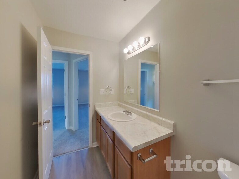 Building Photo - 1908 Sherman Court