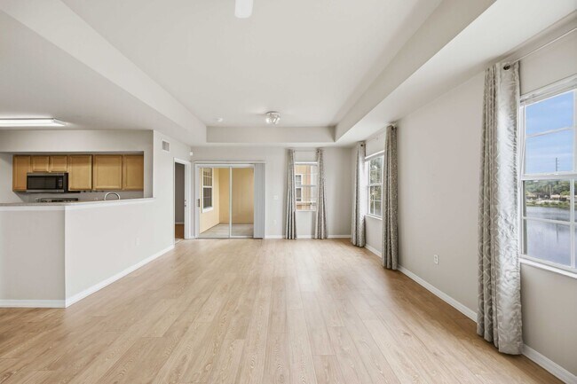 Building Photo - 2/2 condo with beautiful water views available now for an annual lease