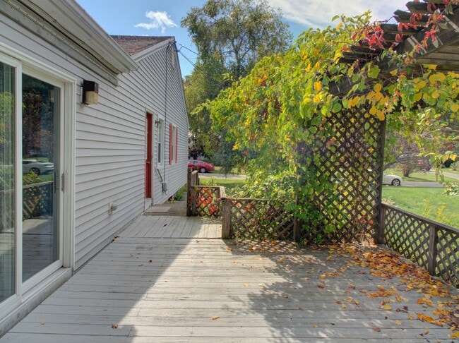 Building Photo - 24 Larchmont Terrace