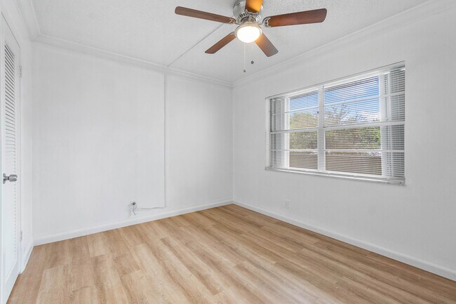 Building Photo - 1638 Embassy Dr