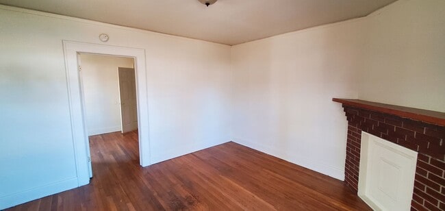 Building Photo - 2 Bedroom Duplex