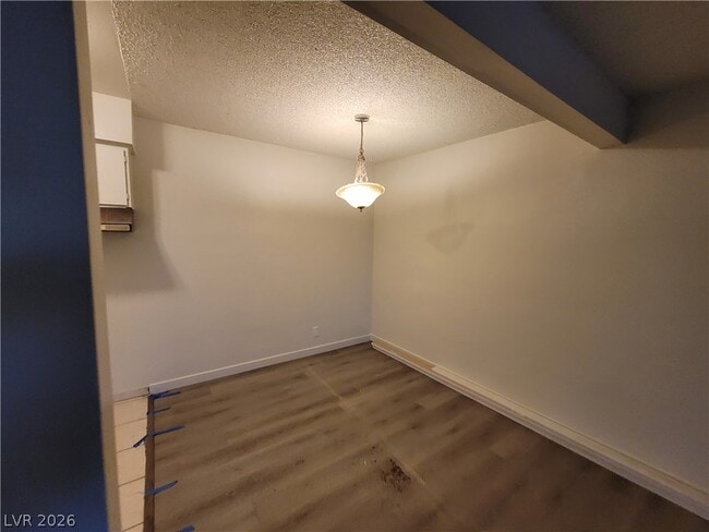 Building Photo - 615 S Royal Crest Cir