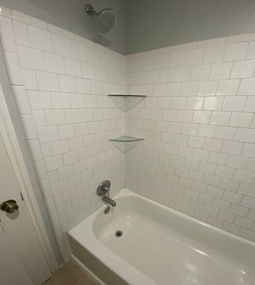 Building Photo - 7842 Winehill Ln