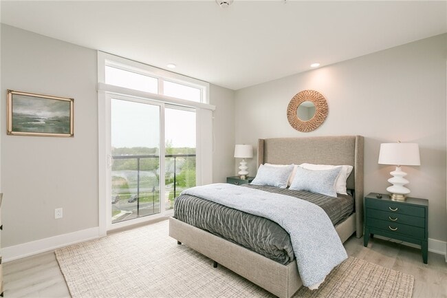 Building Photo - 205 Lakeshore Dr