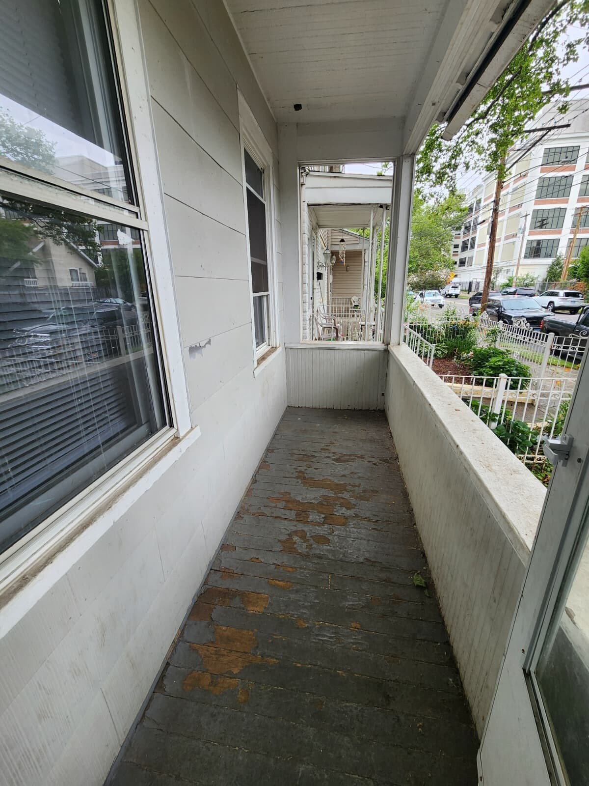 Building Photo - 202 Hallock Ave