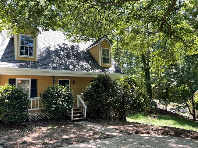 Building Photo - 3 BR 2 1/2 Bath home located off Mitchell ...