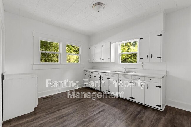 Building Photo - 405 Swann Dr