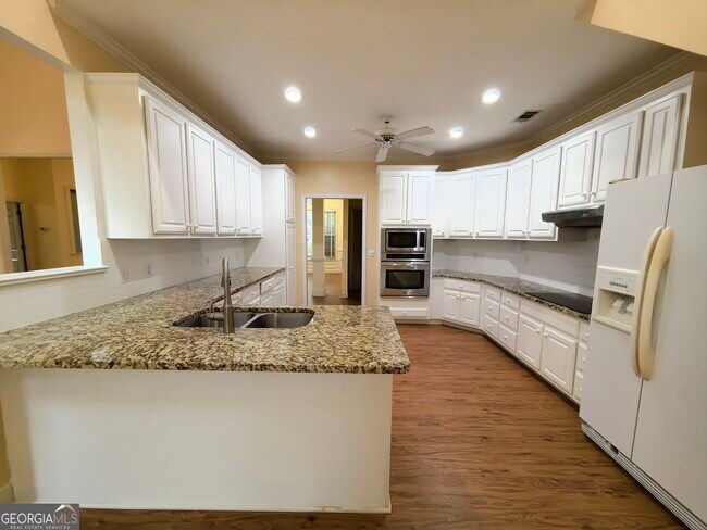 Building Photo - 4009 Treemont Ln