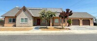 Building Photo - Clovis Dream Home with All the Bells & Whi...