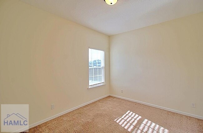 Building Photo - 452 Huntington Dr