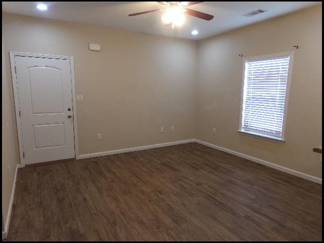 Building Photo - 802 Wright Ave