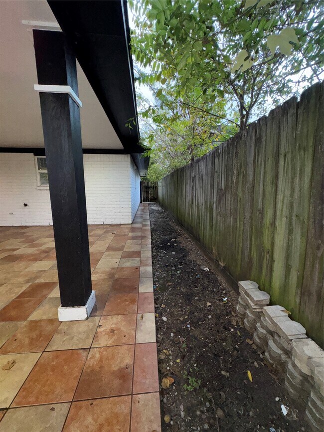 Building Photo - 2134 Rainy River Dr