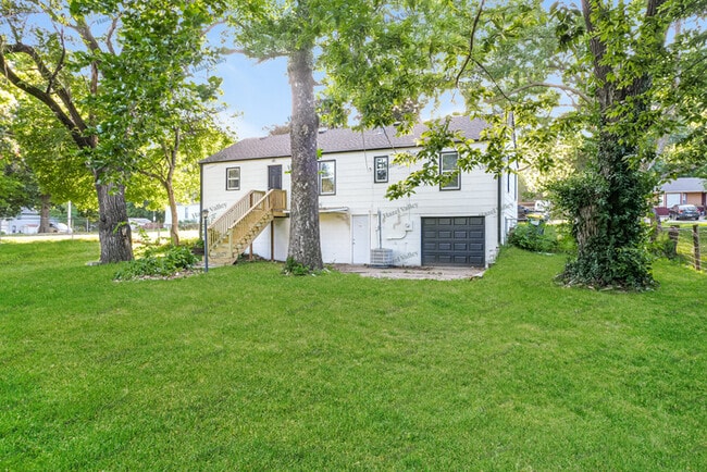 Building Photo - 9500 Haskins St