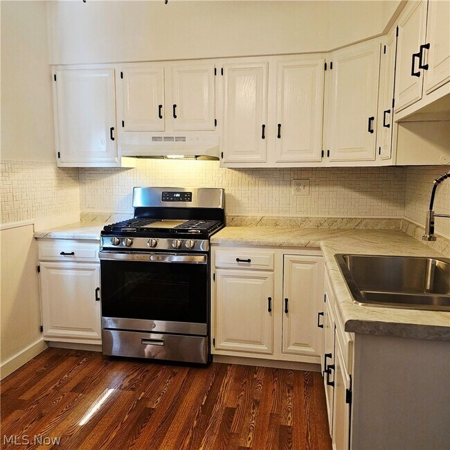 Building Photo - 3110 W 111th St