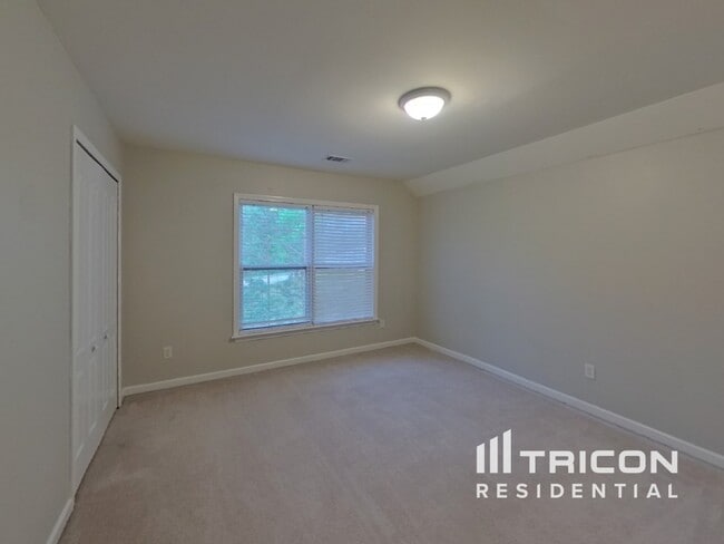 Building Photo - 5371 Lakerock Dr SW