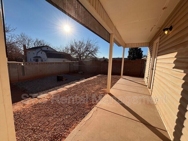 Building Photo - 773 S 220 E Cir