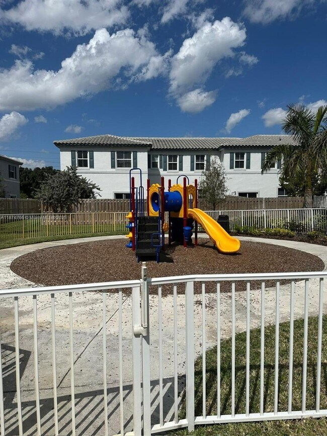 Building Photo - 4703 NW 118th Ave
