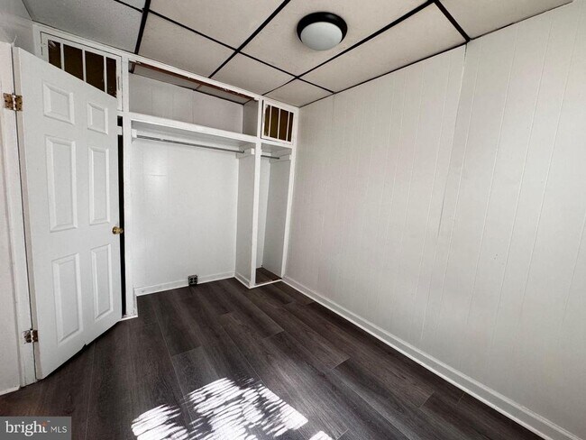 Building Photo - 210 N Avondale St