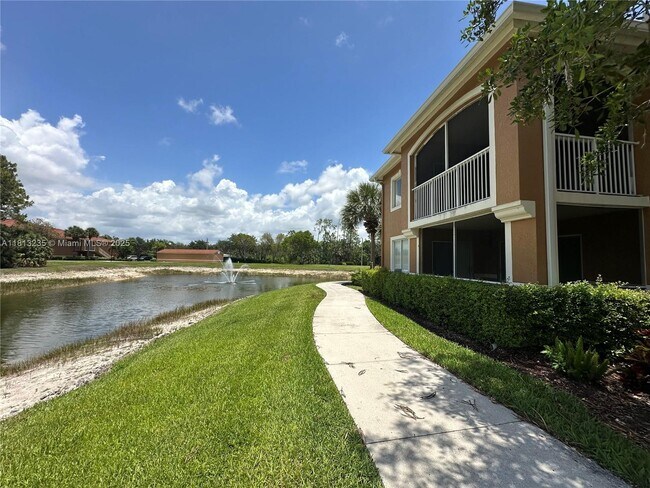 Building Photo - 1875 Florida Club Dr
