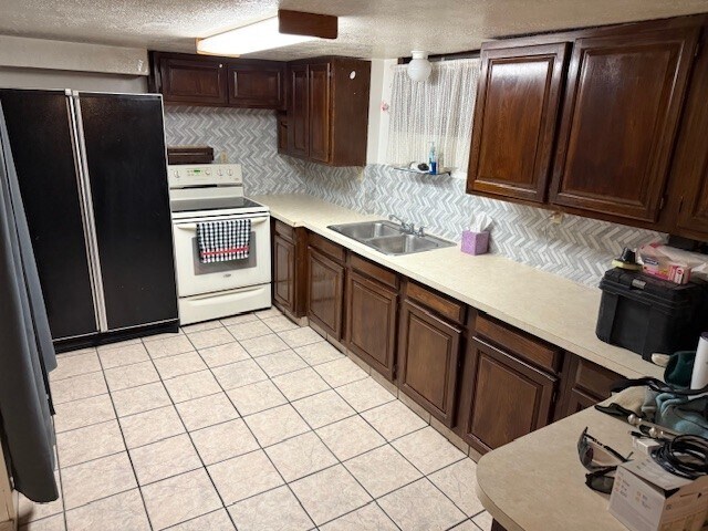 Building Photo - 498 Fern Dr