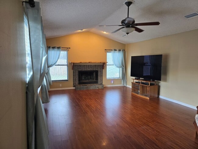 Building Photo - Single Family Home in Suburban Temple Terrace