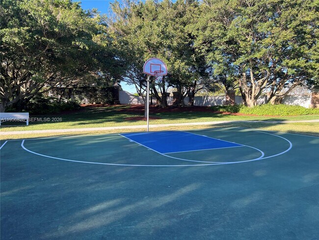 Building Photo - 2707 Pinewood Ct