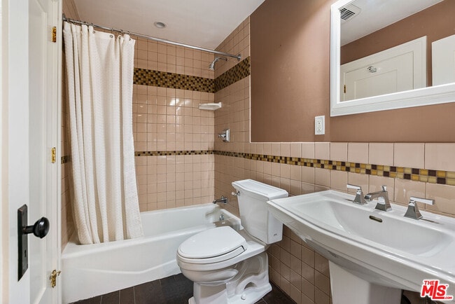 Building Photo - 4920 Marathon St