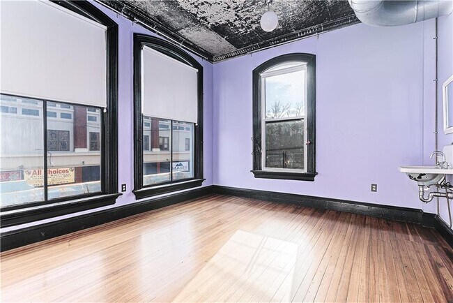 Building Photo - 114 Main St