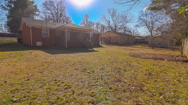 Building Photo - 725 Carlton St