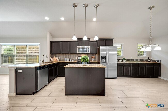 Building Photo - 2500 Highland Haven Dr
