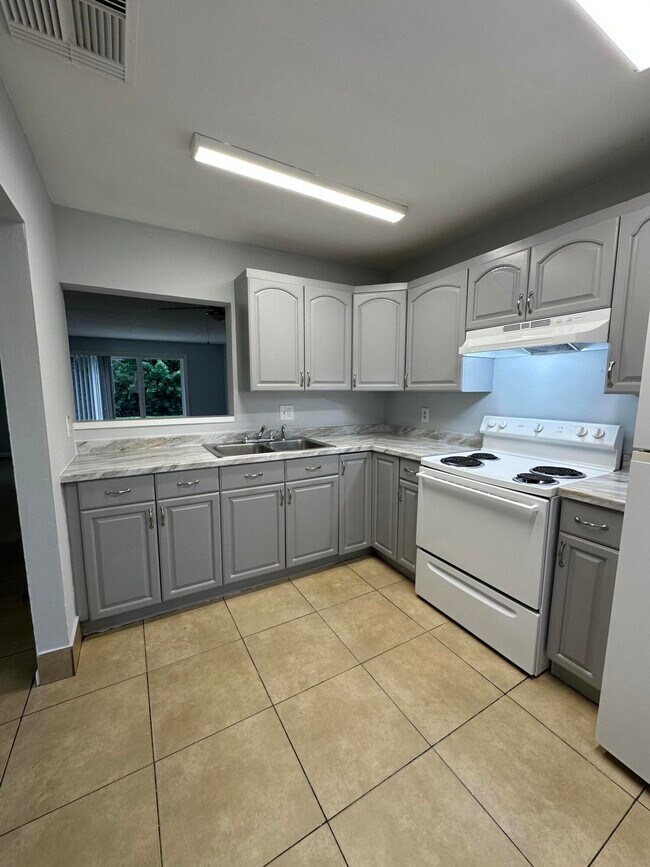 Building Photo - 205 Southland Dr
