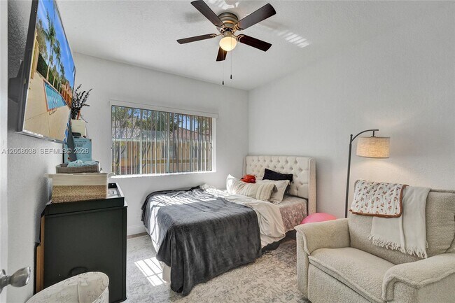 Building Photo - 1315 N Santa Catalina Cir
