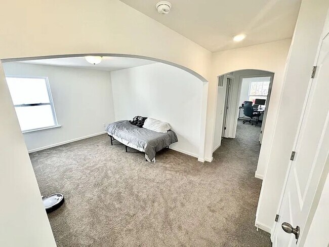 Building Photo - A stylish and modern single-family home wi...