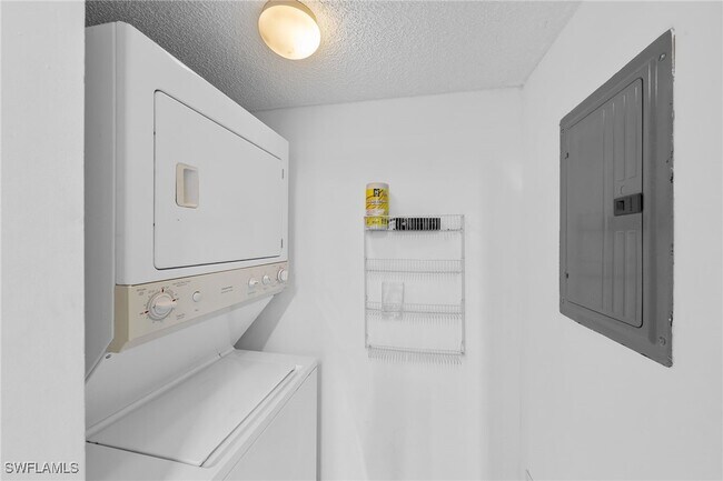 Building Photo - 1830 Florida Club Cir