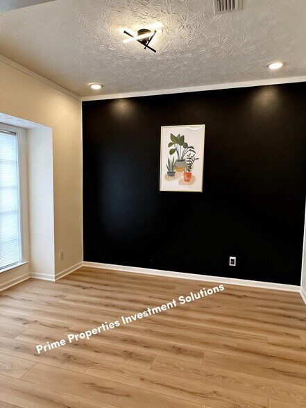 Building Photo - 4012 Amberly Rd