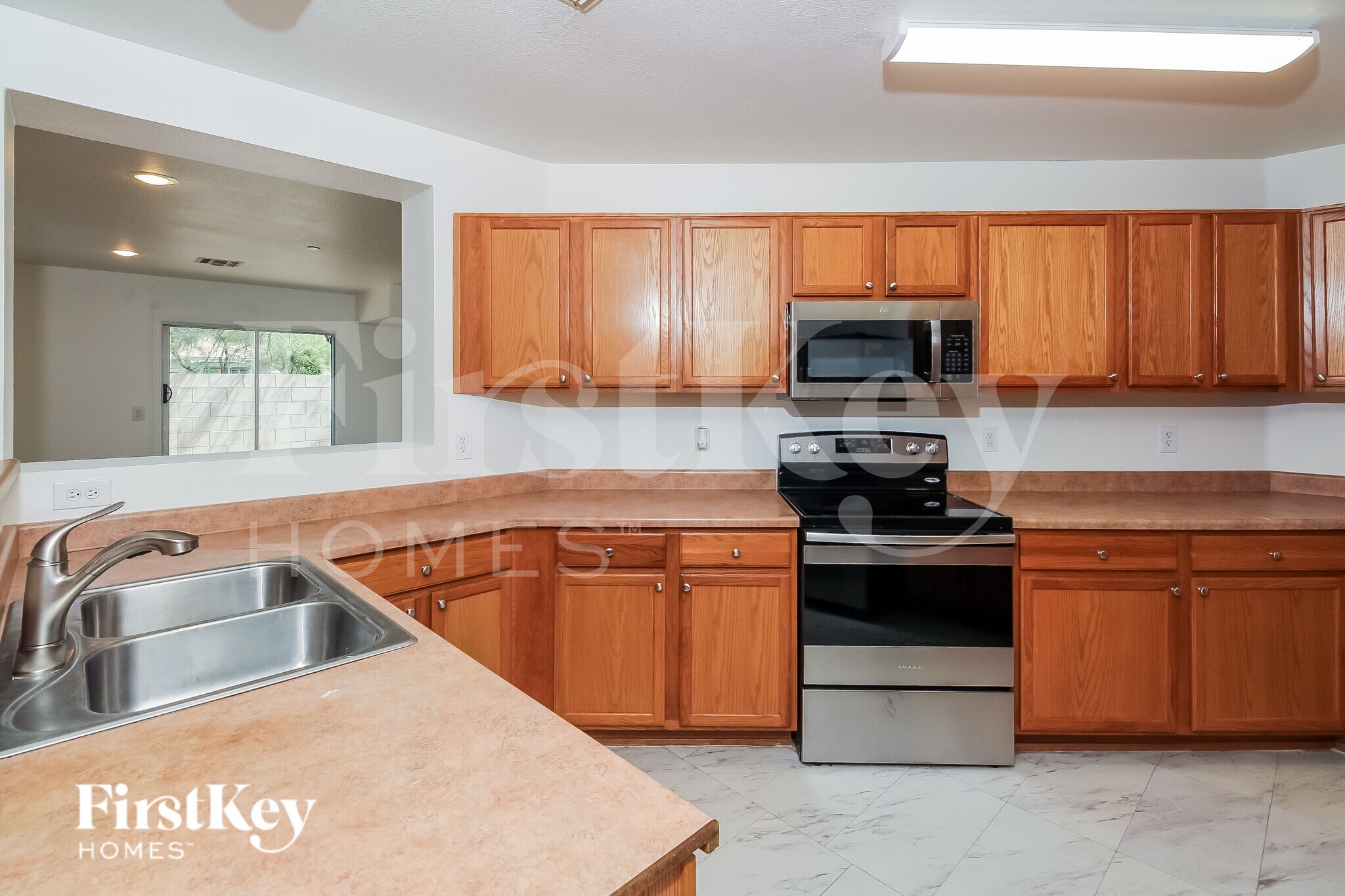 Building Photo - 8470 N Placita De La Manzana