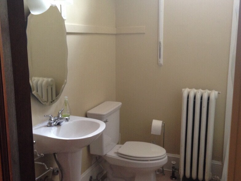 Building Photo - 642 Orange St