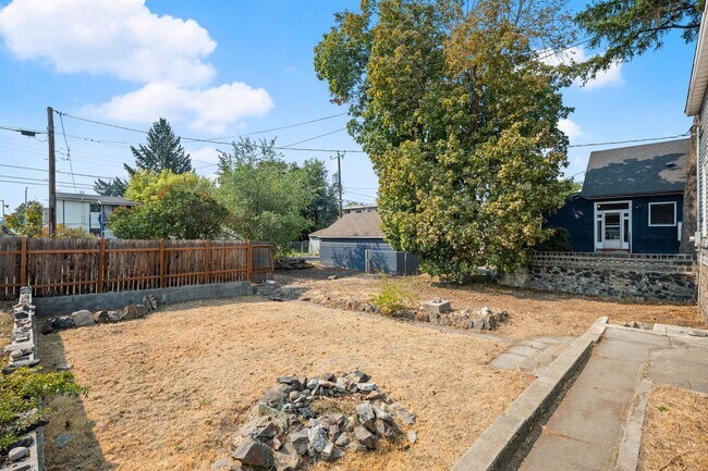 Building Photo - Charming 3 Bed 2 Bath Emerson Garfield Rem...