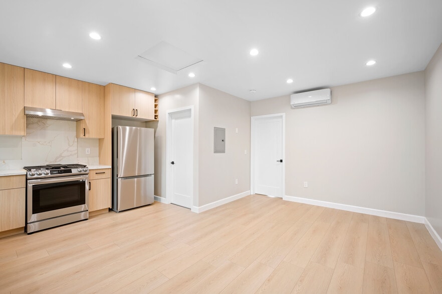 Building Photo - 7727 Gentry Ave