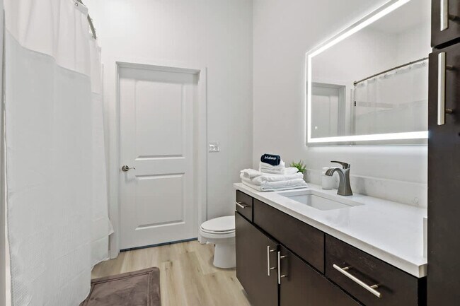 Building Photo - 205 S Kings Dr