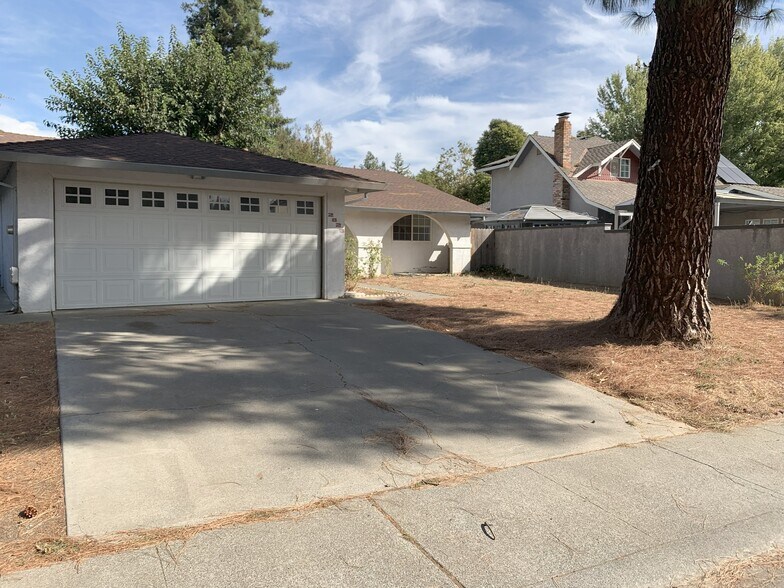 Primary Photo - 2823 Cascade Pl