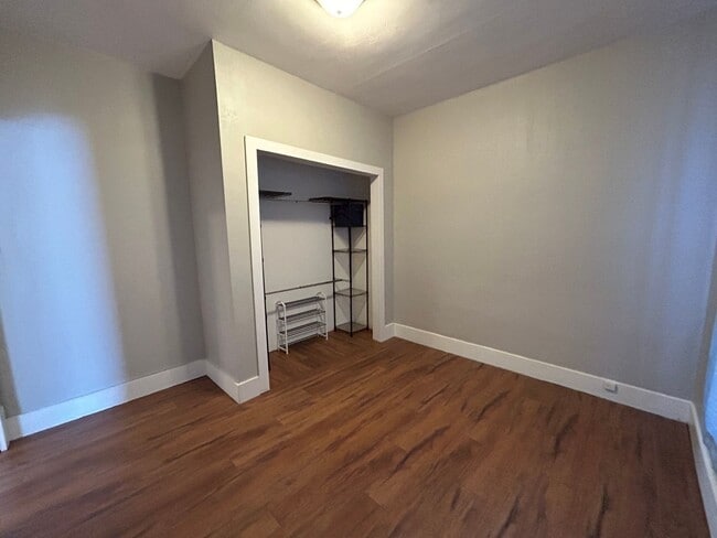 Building Photo - 3 Bedroom 1 Bath Large House with Garage & Many Amenities