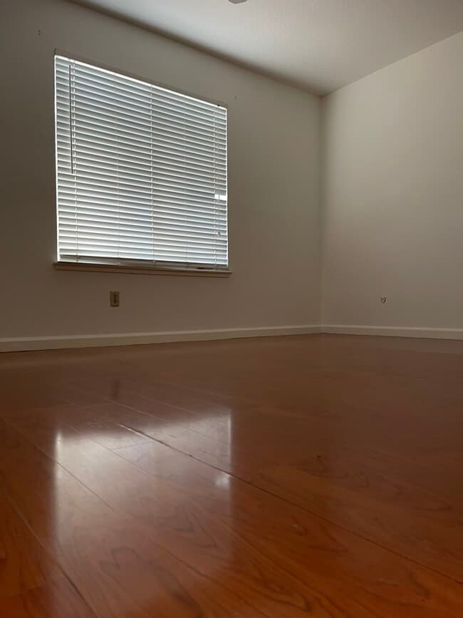 Building Photo - 1691 Yorktown Ct